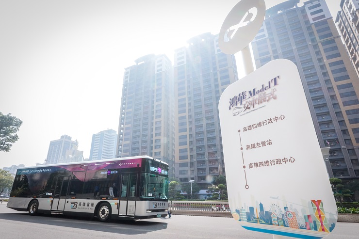 鴻華先進科技自主開發電動巴士MODEL T 正式交付高雄客運 MODEL T前進南台灣 攜手在地打造綠色智能交通生態系